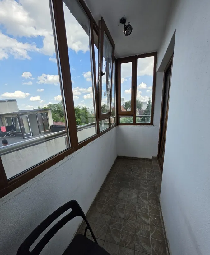 Calea Calarasilor chiar pe Delea Veche bloc 2010 loc parcare centrala