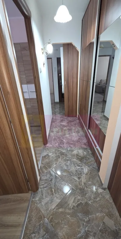 Apartamnet cu 3 camere de vanzare in Campina Central