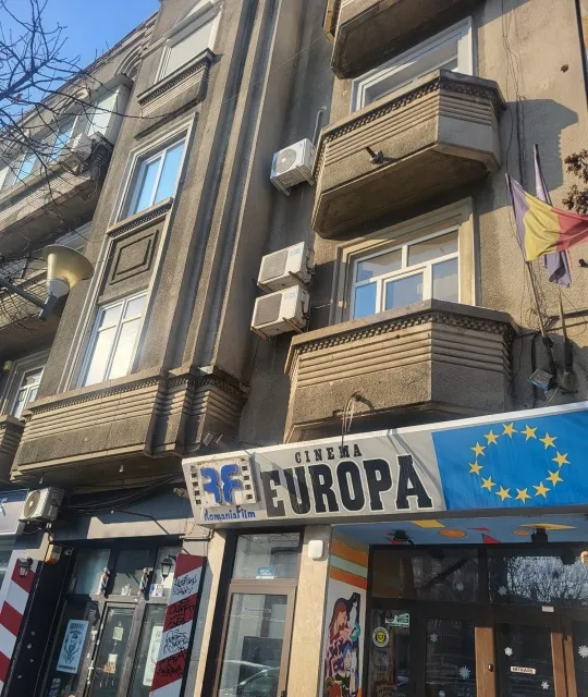 Trei camere mansarda cinefilului