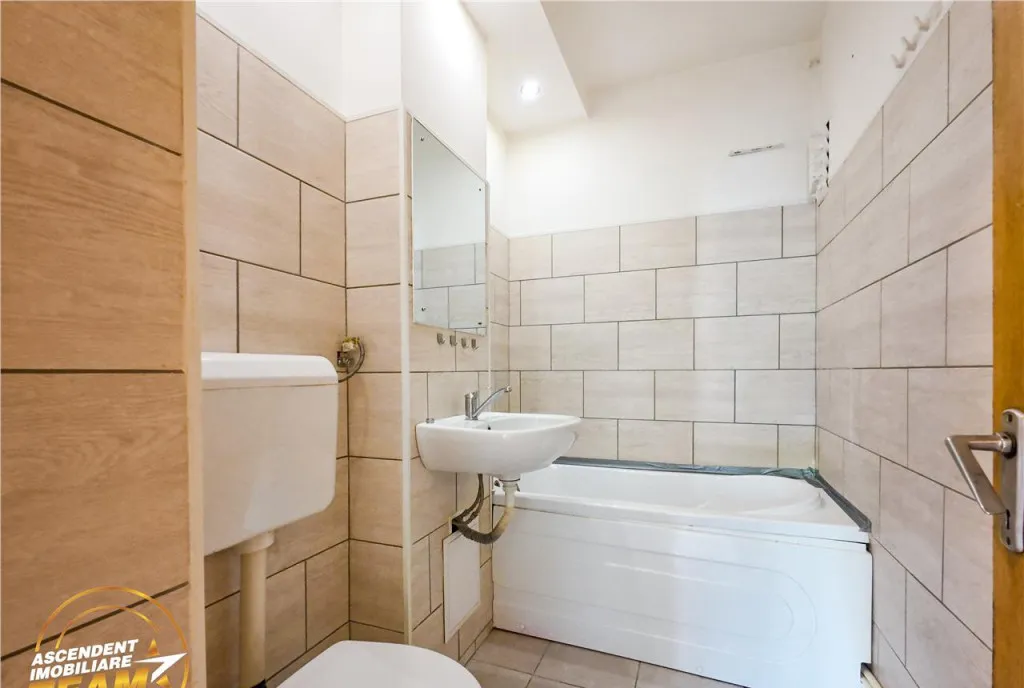Decomandat pe 3 camere 2 balcoane locatie favorabila Sime