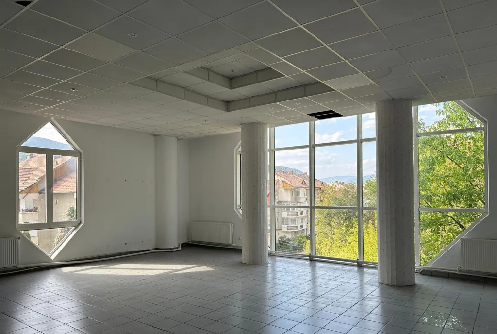 Cladire emblematica de vanzare in Piatra Neamt - fost