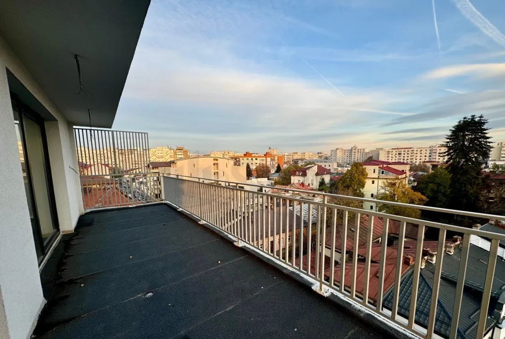 Penthouse 4 camere bloc nou Dacia