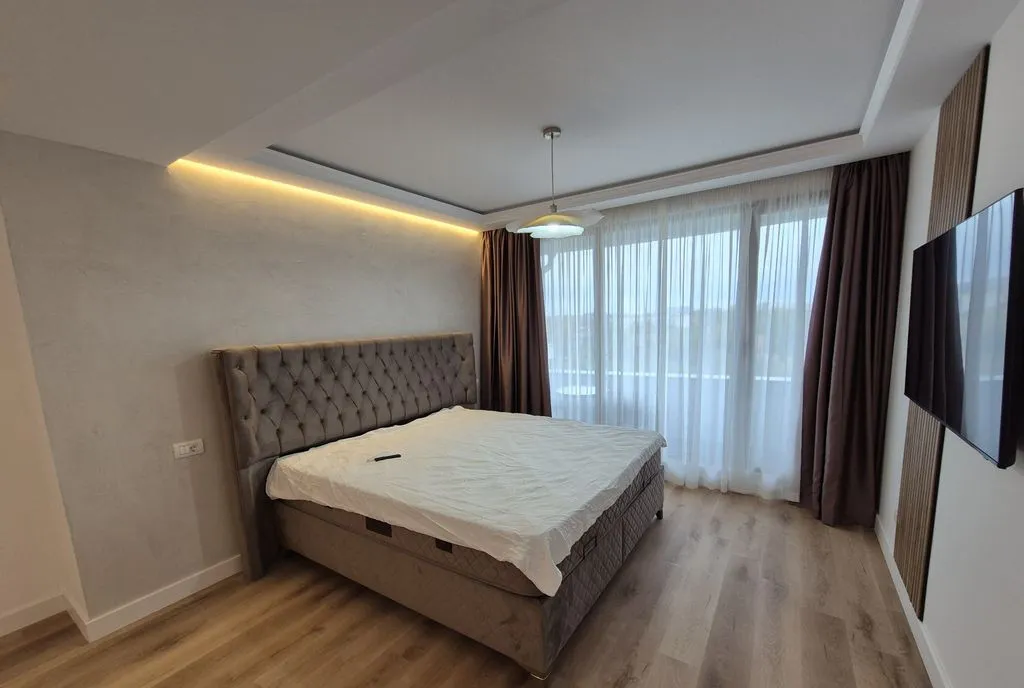 Green Lake Lacul Baneasa Sisesti Vila cu 4 apartamente