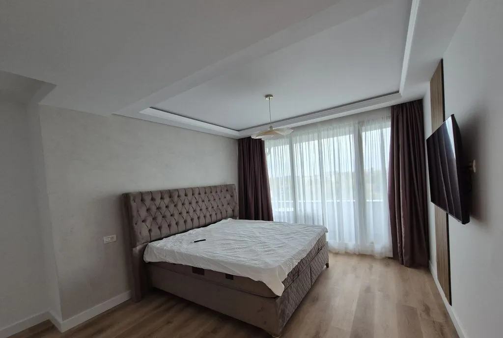 Green Lake Lacul Baneasa Sisesti Vila cu 4 apartamente