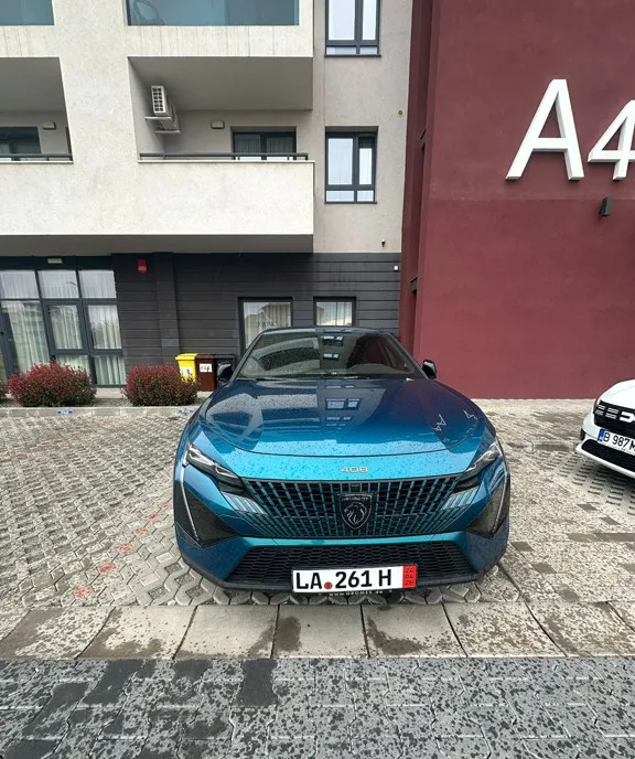 Peugeot 408 PHEV 32 500 eur