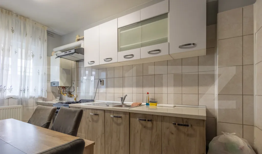 Apartament 3 camere etaj intermediar balcon si parcare inc