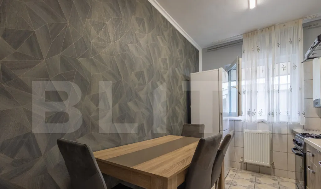 Apartament 3 camere etaj intermediar balcon si parcare inc