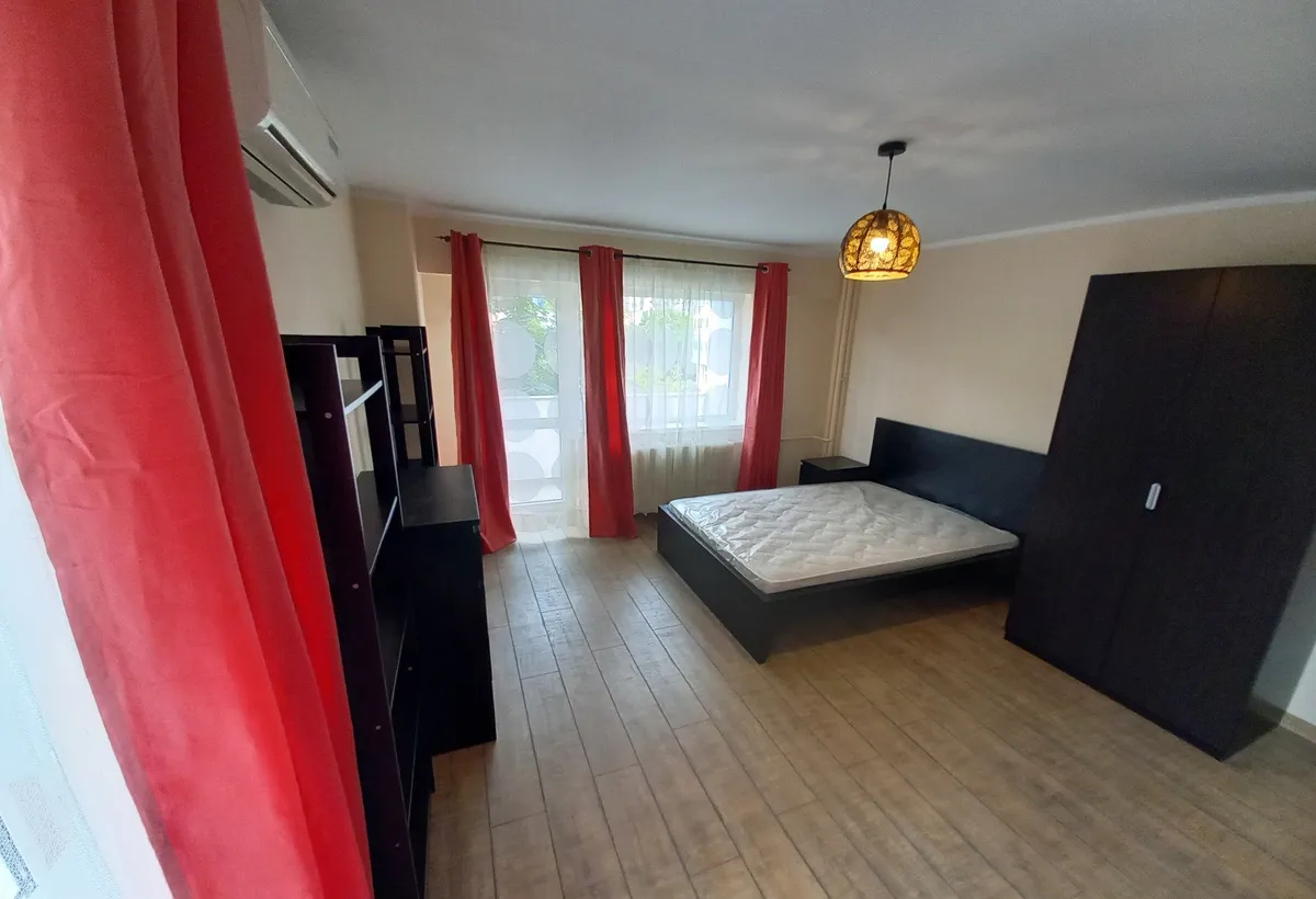 Bulevard Unirii str Traian Studio 45mp Decomandat ac Renovat Total