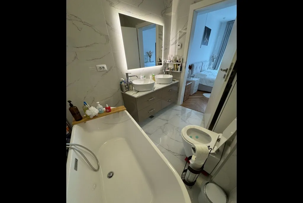 Apartament 4 camere de vanzare