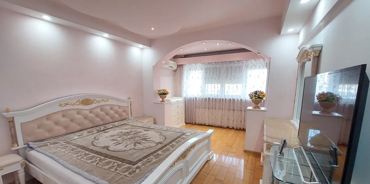 Unirii Bd Mircea Voda apartament 3 camere decomandat cu centrala