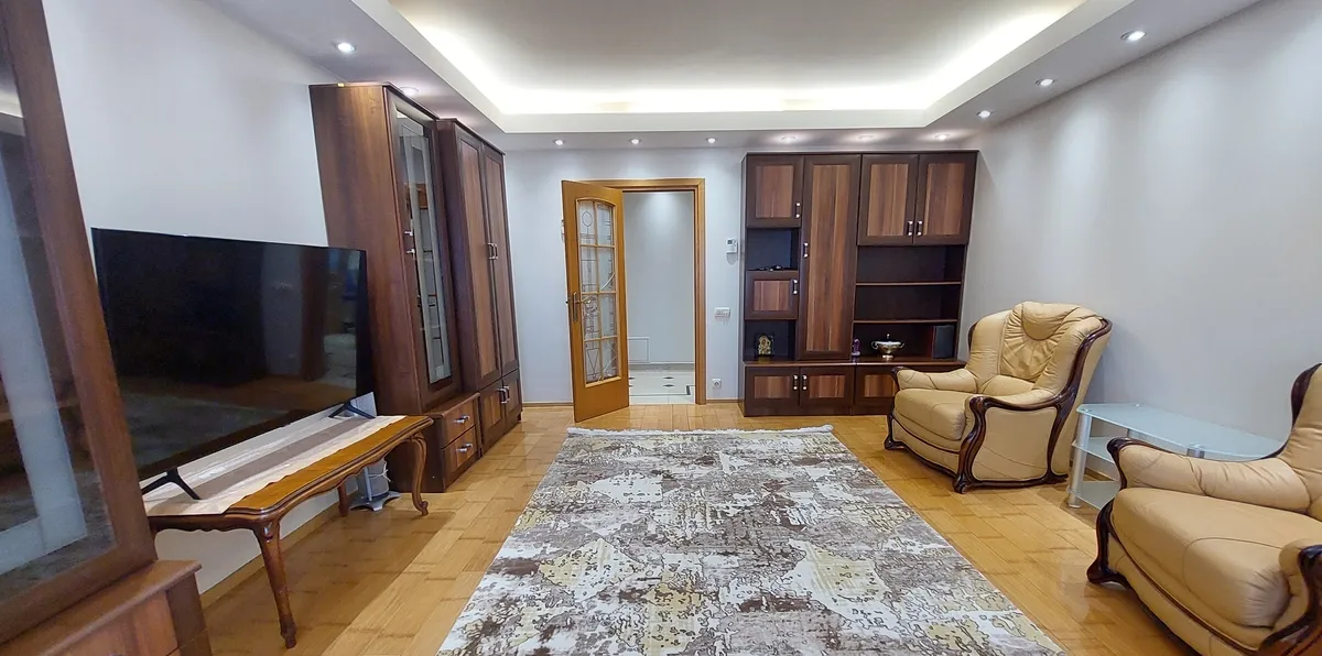 Unirii Bd Mircea Voda apartament 3 camere decomandat cu centrala