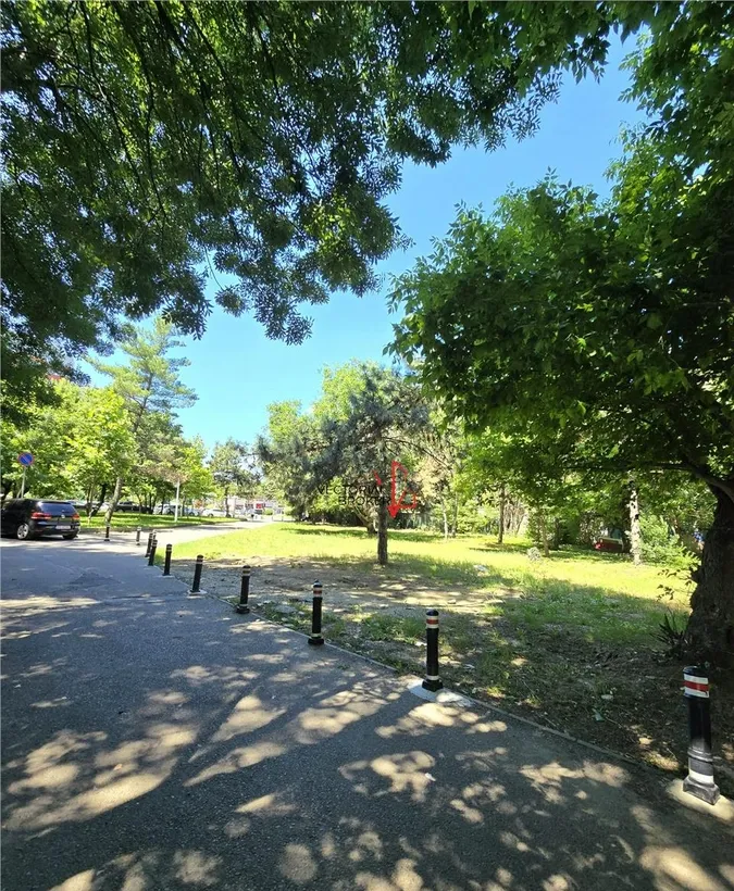Doamna Ghica Et 1 la prima inchiriere chiar la intrarea in parc reper Palatul Ghica Tei