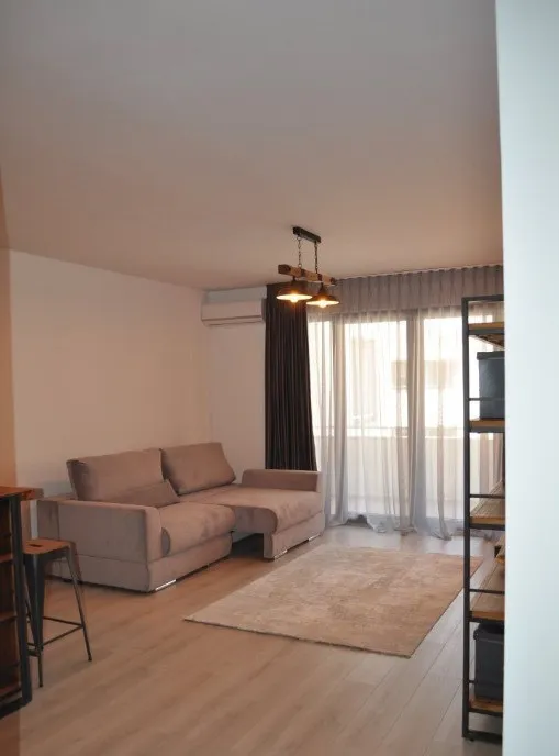 Proprietar ofer spre inchiriere apartament de 3 camere Soho Unirii