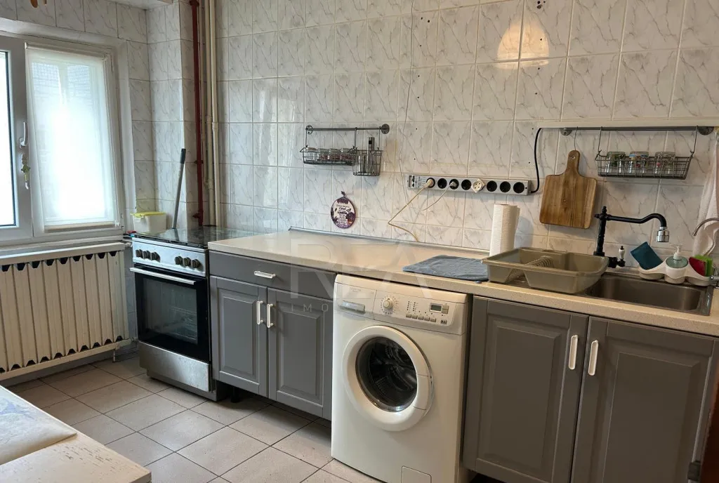 4 camere Teiul Doamnei decomandat an 1987 81 mp