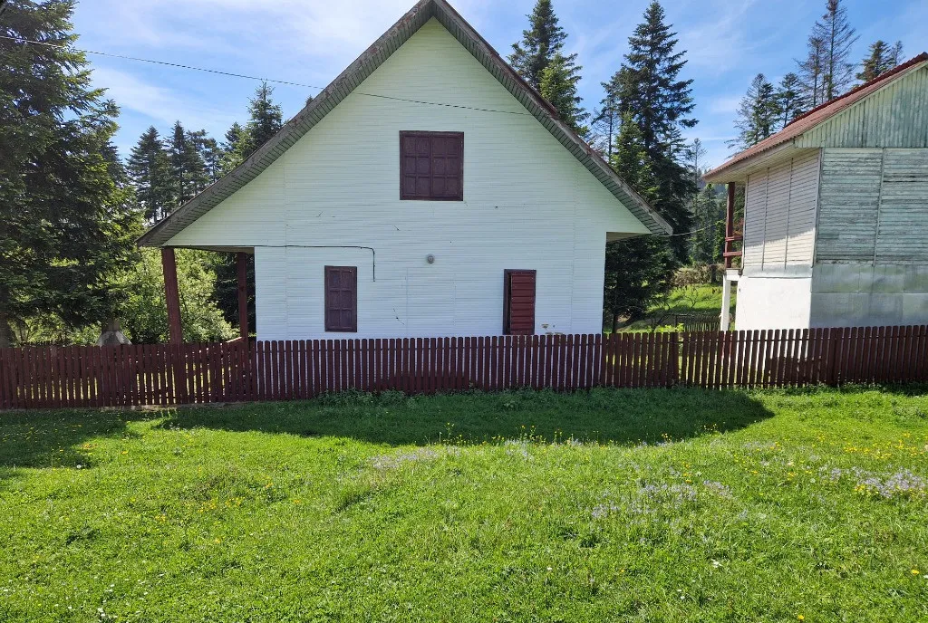 Teren 738mp si casa de vacanta Solca jud Suceava