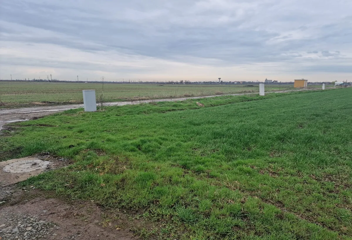 Fundulea teren 1000 mp 25 min Bucuresti deschidere 55m