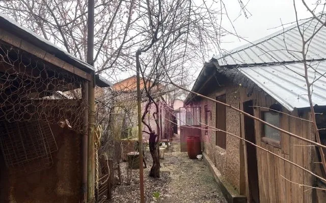 Teren cu casa demolabila paianta Sos Alexandriei Luk Oil
