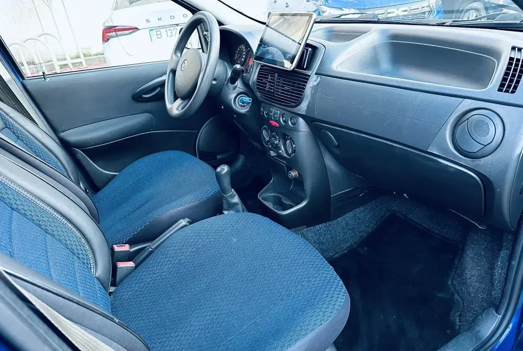 Fiat Punto 1 3Diesel 63000Km Navi Camera A/C Electrice 2 000 eur