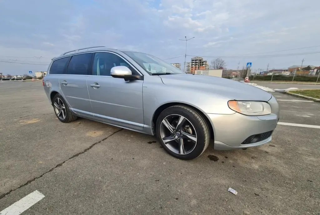 Volvo v70 t4 summum 9 300 eur