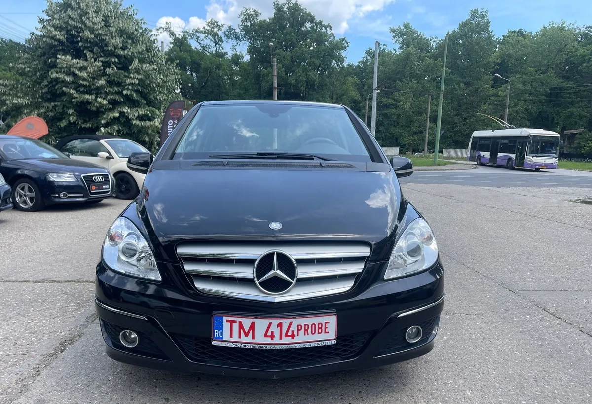 Mercedes Benz B 180