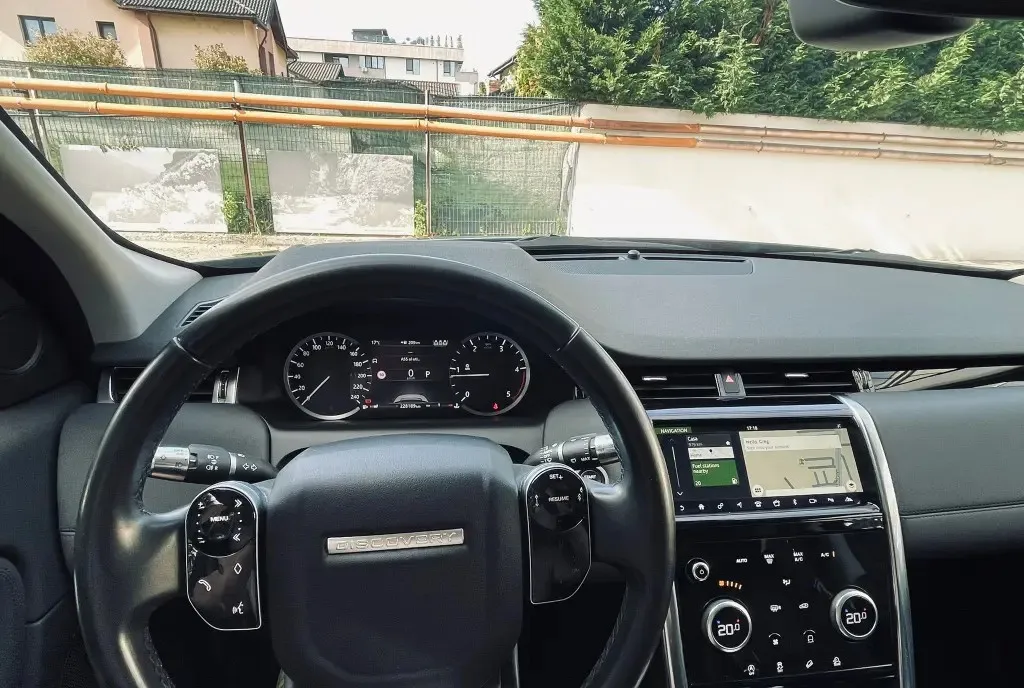 LAND / RANGE Rover Discovery Sport R-DYNAMIC 4X4 2 0 Hybrid S Automata 14 500 eur