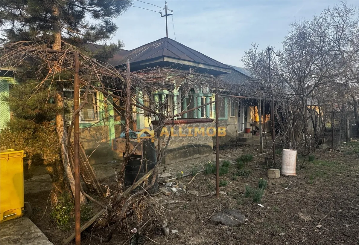 Casa batraneasca si teren 758 mp in Negoiesti