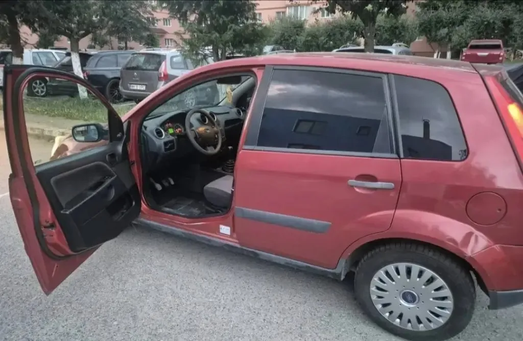 Ford fiesta 1 3 2008 550 eur