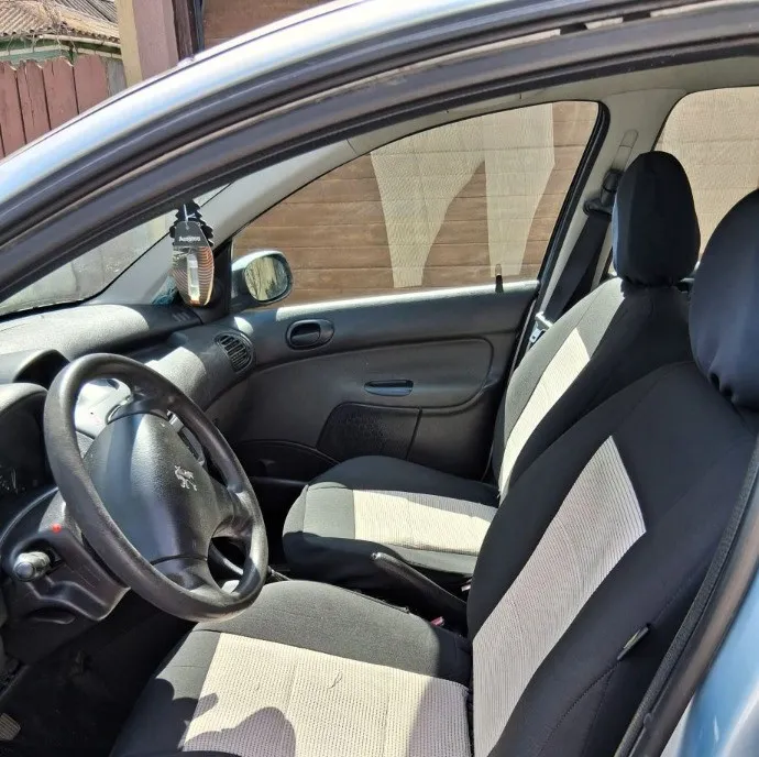 Peugeot 206 cu 5 usi 1 4 68cp 2006 950 eur