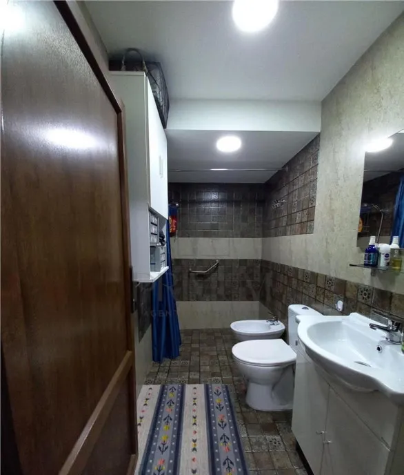 Central 3 cam decomandat 2BAI renovat zona excelen