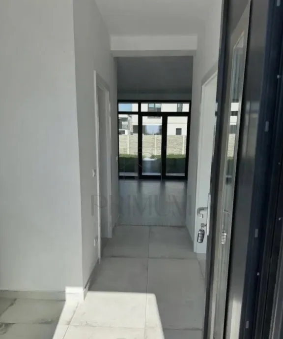 Mehala duplex 5 cam 3 bai balcon P 1 curte parca