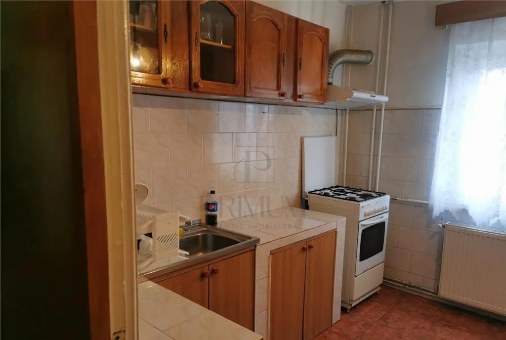 Simion banutiu 3 cam decomandat 2 bai 2 balcoane centra