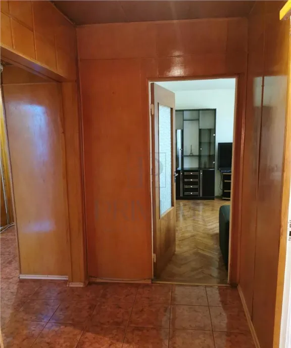Simion banutiu 3 cam decomandat 2 bai 2 balcoane centra