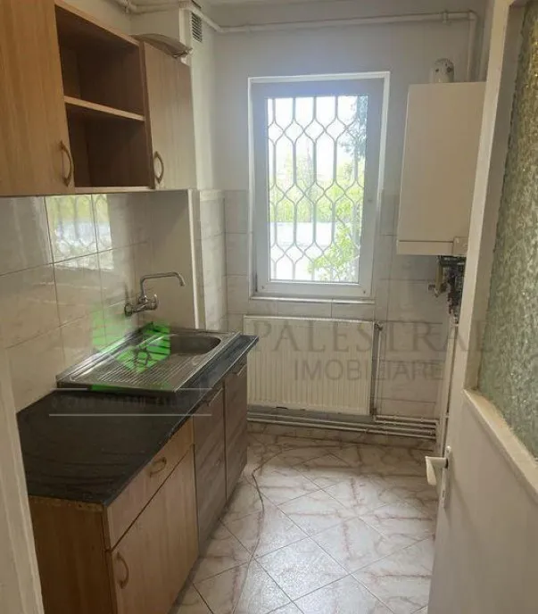 Apartament 2 camere Centru Civic cec Bank etajul 1 82000 Eur