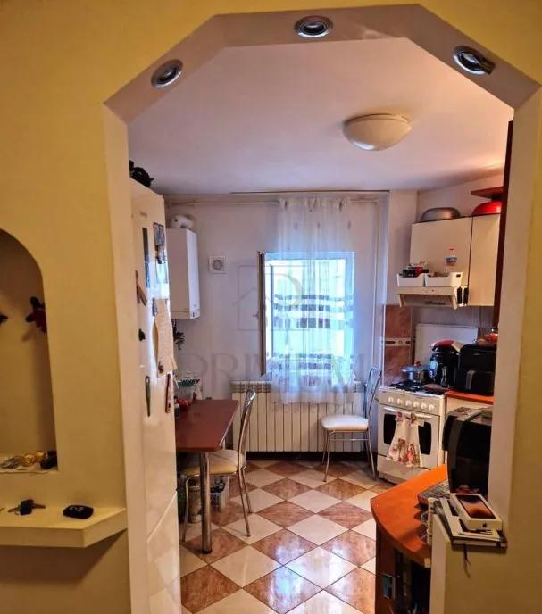 Soarelui 3 cam et 1 2 bai centrala boxa
