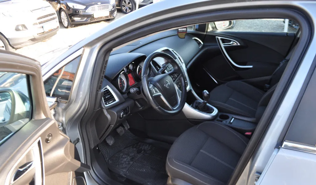 Opel Astra J 2 0 Ctdi 160 CP 3 550 eur