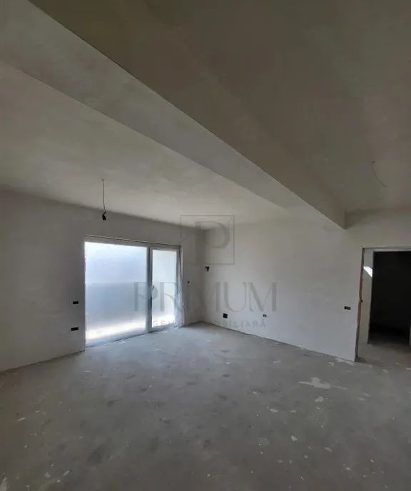 Kaufland 4 cam 2 bai 2 balcoane 2 nivele lift pa