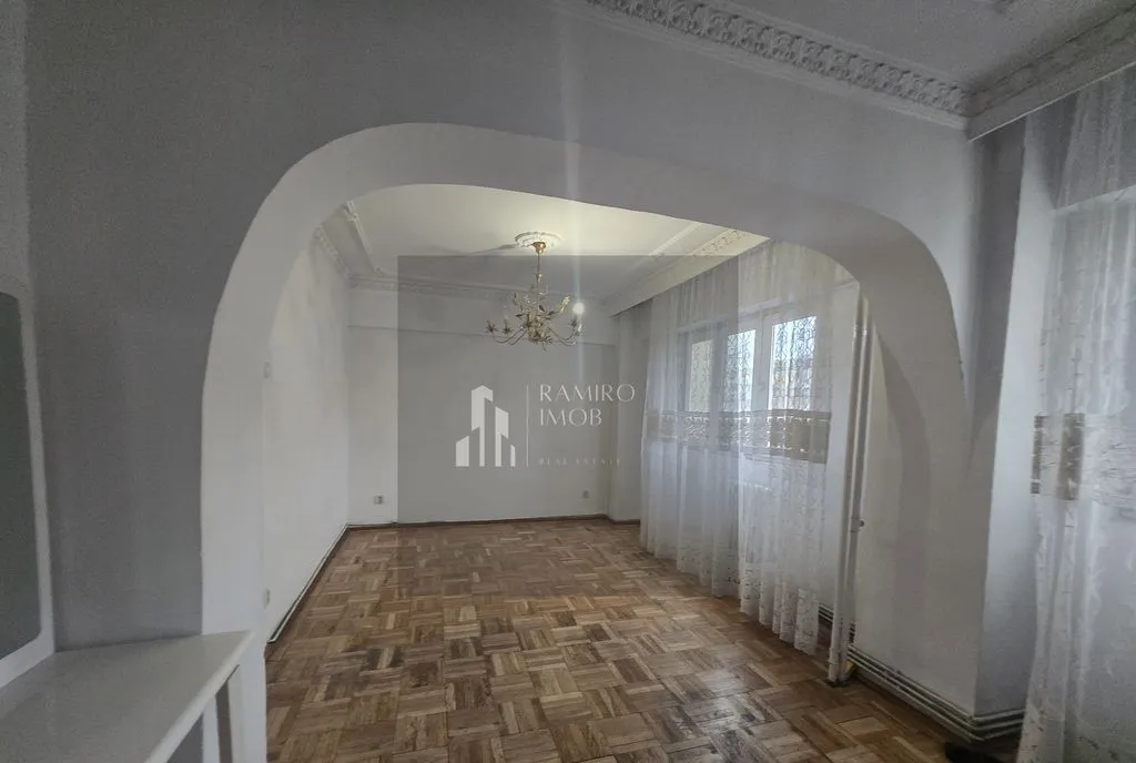 Apartament 104mp utili 2bai centrala an 1985 Bd Chisin