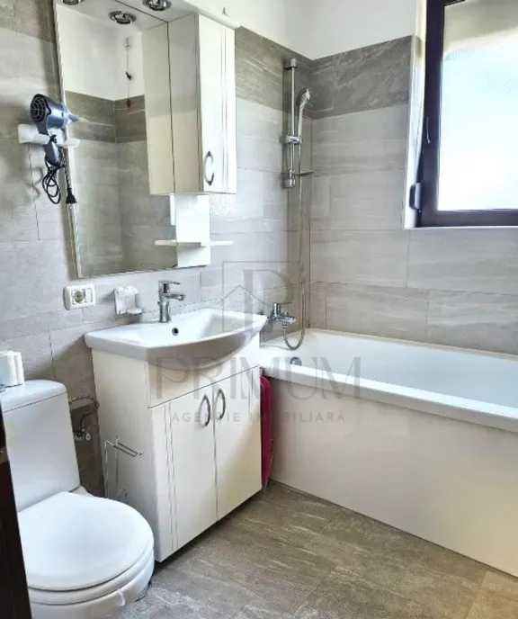 Giroc 4 camere 2 bai decomandat pod parcare privat