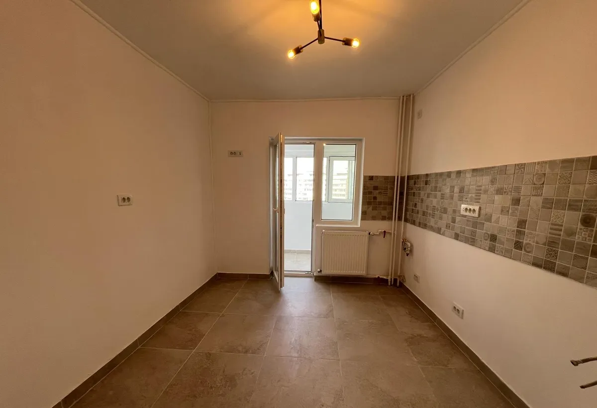 Piata Iancului metrou 2 camere decomandat bl 1987