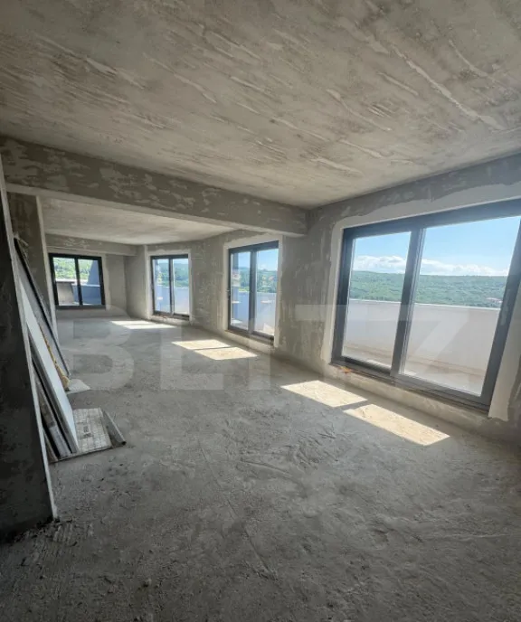 Penthouse de 4 camere cu piscina 193 mp si 23