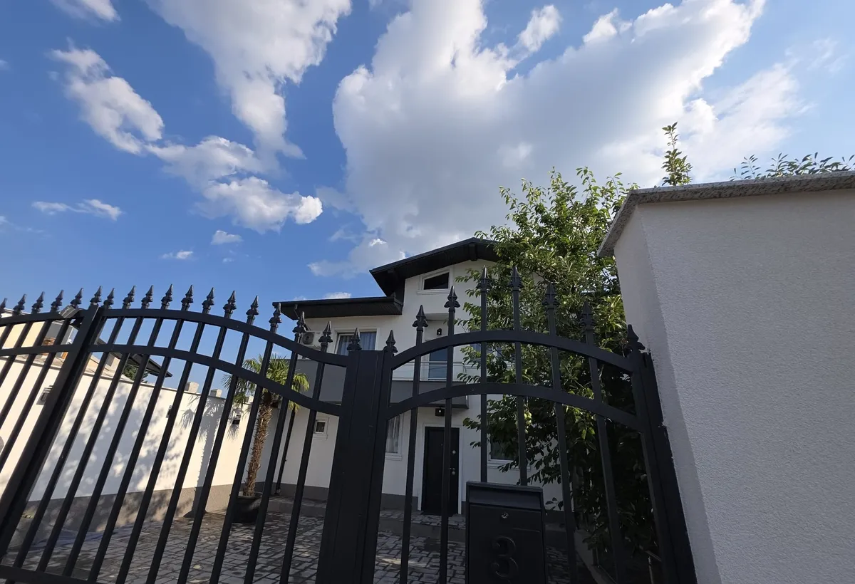Sector 5 pecheni muntii carpati 225000 euro