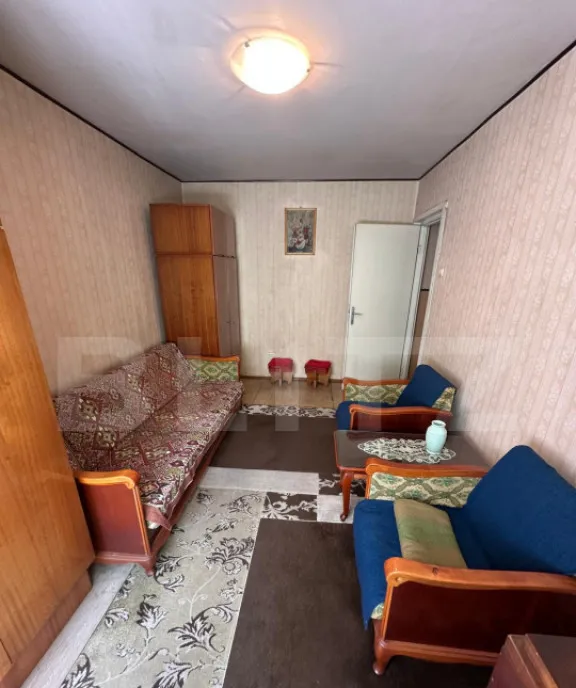 Apartament cu 3 camere decomandate boxa centrala zona