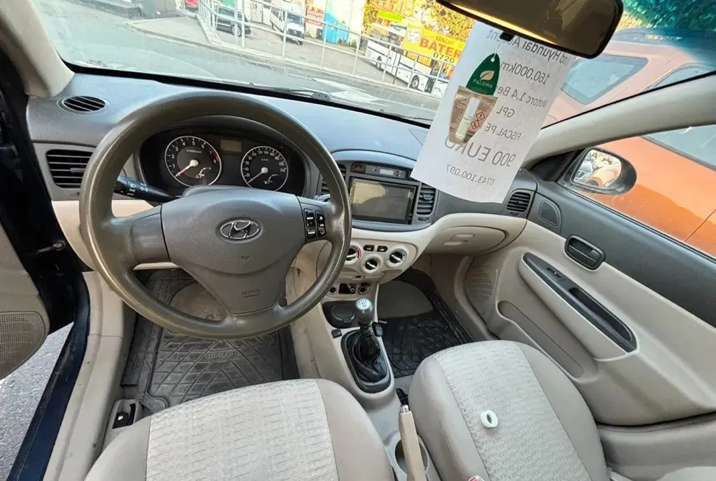 Hyundai accent cu 900 eur