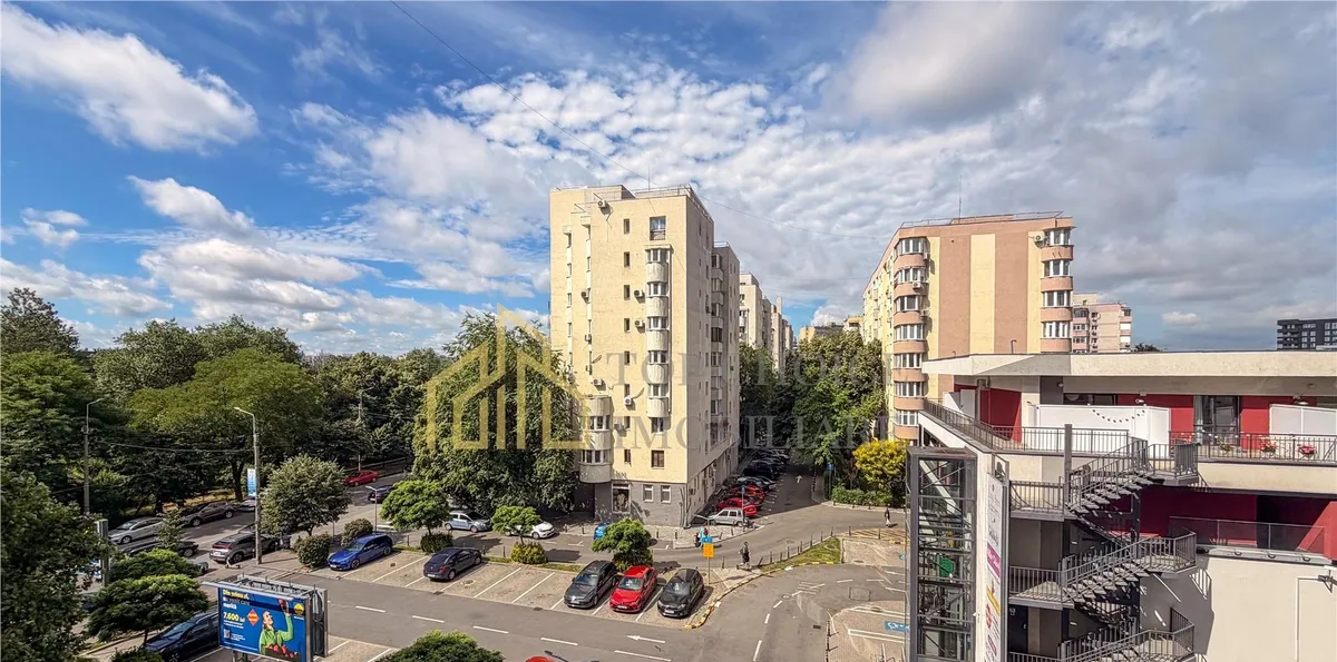 Trei camere langa Parcul Circului decomandat 2 balcoane bloc 1978