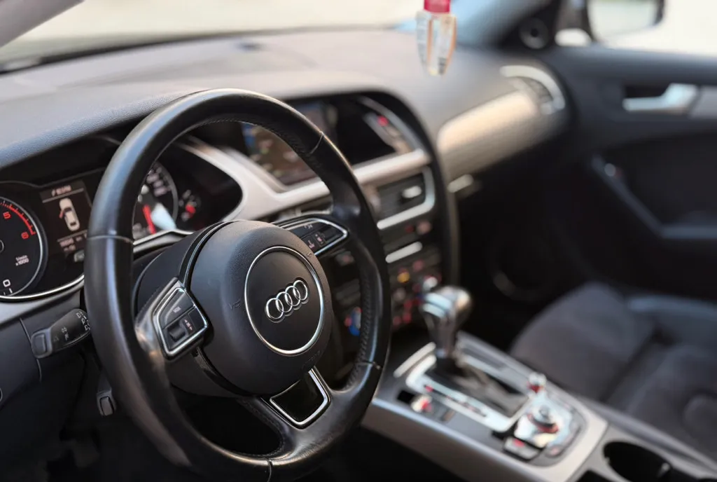 Audi A4 S-line 2 0 TDI 2014 10 700 eur