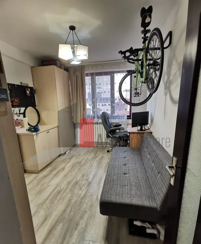 Vanzare apartament 3 camere Bloc 8 ap Loc de parcare Gorjului