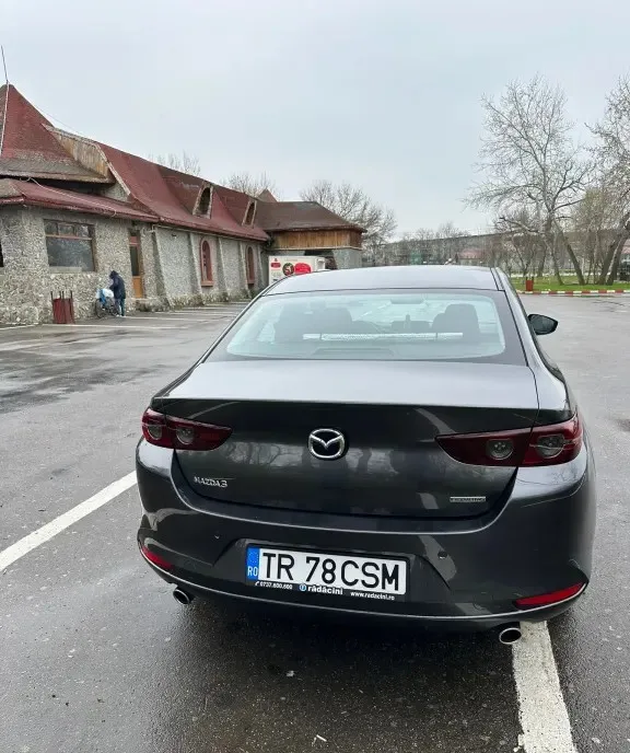 Mazda 3 sedan 2021 15 500 eur