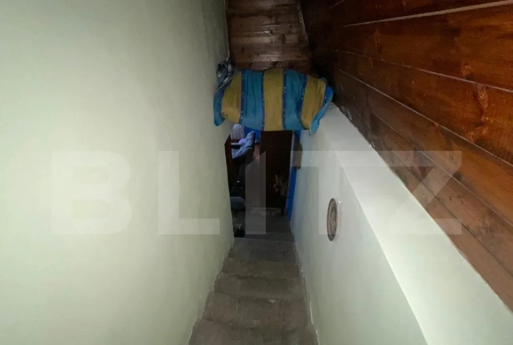 Casa de vanzare cu gradina foraj la 50 m adancime si fot