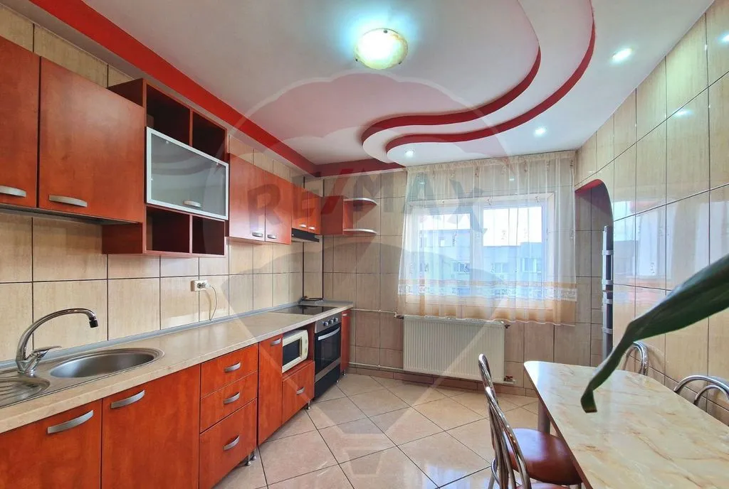 Apartament cu 4 camere de inchiriat in zona 13 Septembr