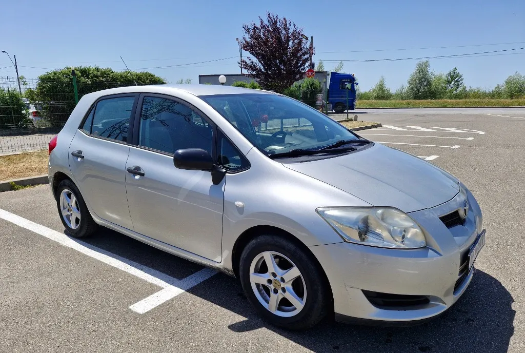 Toyota Auris 2008 118000 km 1 4l benzina 4 000 eur